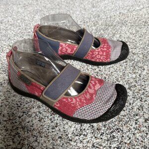 Keen Harvest Mary Jane Womens Size 6.5 Pink Patch Work Canvas Slip On Shoes